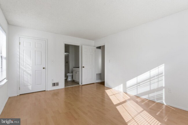 Foto del edificio - 30 Voscek Ct