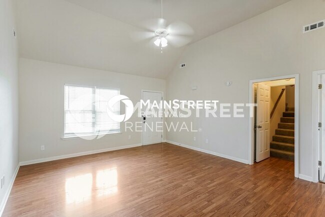Building Photo - 3 Bedroom Pet-Friendly Home in CHRISTIANA, TN with Main Street Renewal