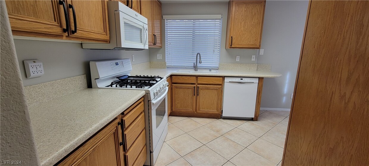 Primary Photo - 4505 Cielo Ln