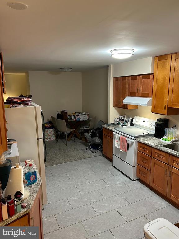 Building Photo - 302 River Rd