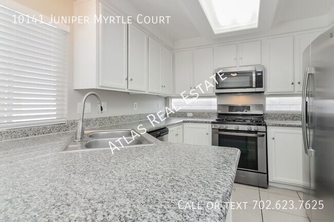 Building Photo - EVERYTHING YOU NEED! Spacious 4-bedroom Ho...