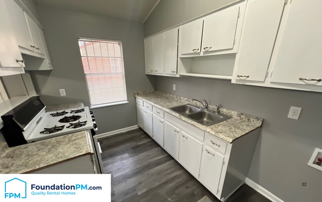 Foto del edificio - 4446 Yale Rd