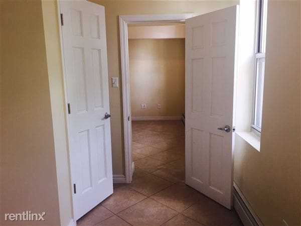 Building Photo - 2021 Steinway St