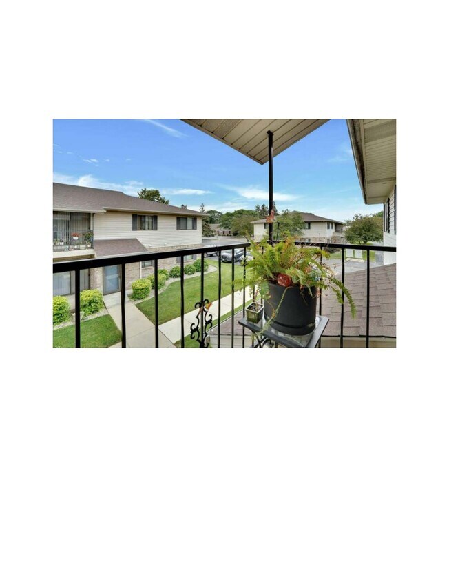 Balcony - 4008 81st St