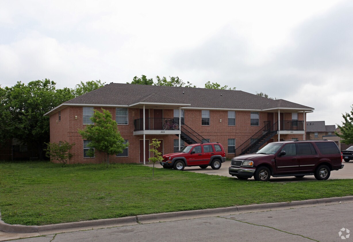 203 Amanda Ln, Waxahachie, TX 75165 Apartments in Waxahachie, TX