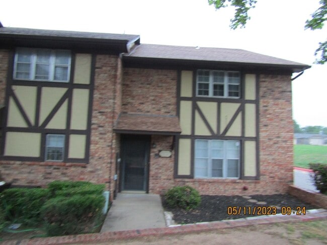 Building Photo - 4545 NE Bell Ave