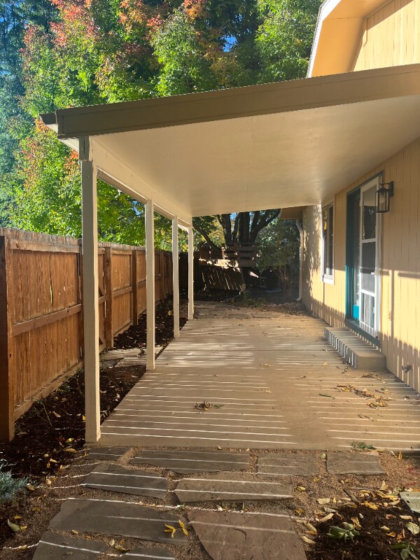 Foto del edificio - 2702 Parklake Ct