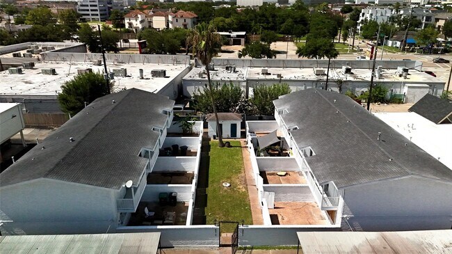 Building Photo - 5506 Beverly Hill St