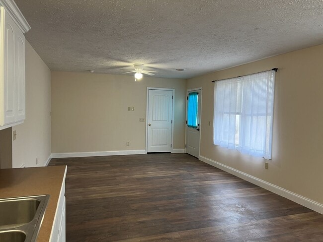 Building Photo - Marshfield Rental Home