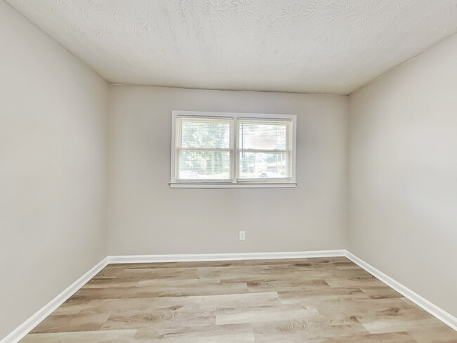 Building Photo - 792 Charleston Ct