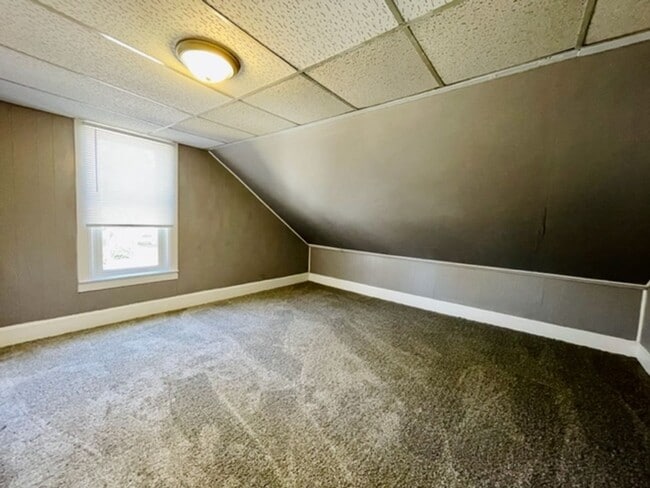 Building Photo - 714 4th St
