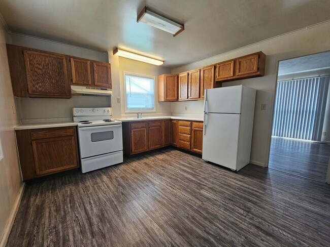 Foto del edificio - NE 2 bedroom 1 bath with fenced yard, near...