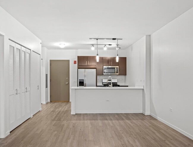 Photo - 3730 N Halsted St (Chicago, IL) Apartment