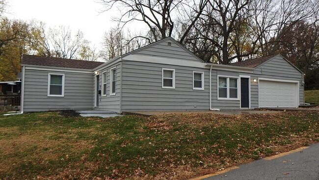 Building Photo - 724 N Willis Ave