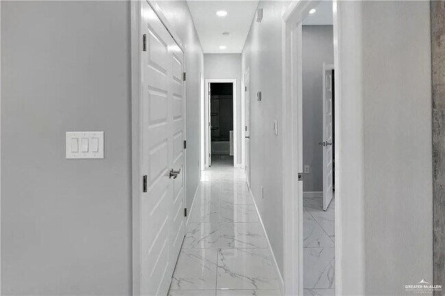 Foto del edificio - 18 South Dr