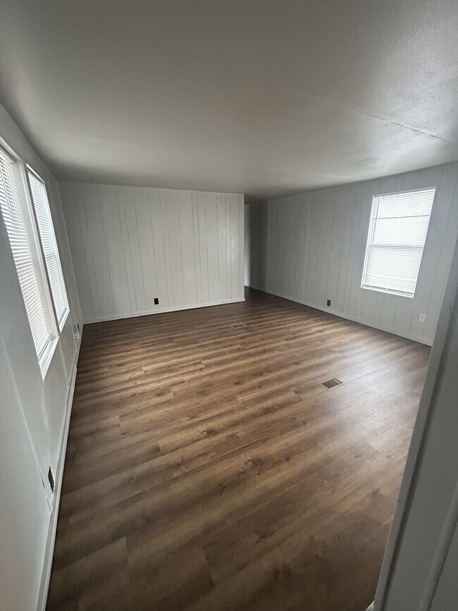 Foto del edificio - 400 S Ranchwood Blvd