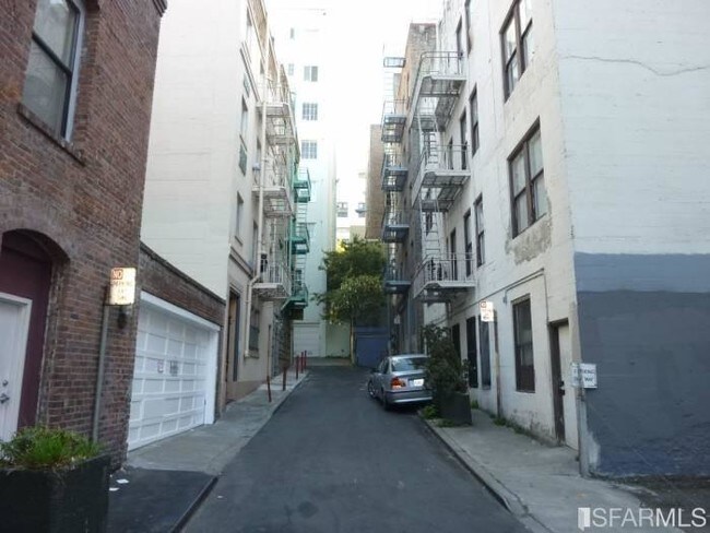 Building Photo - 10 Brooklyn Pl