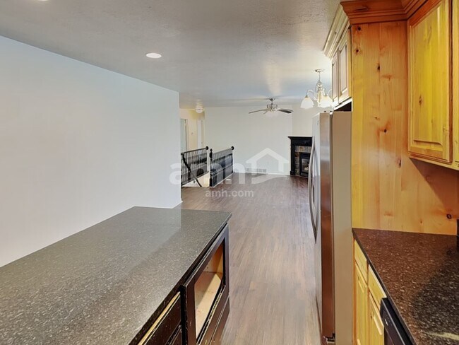 Foto del edificio - 1666 W 9685 S