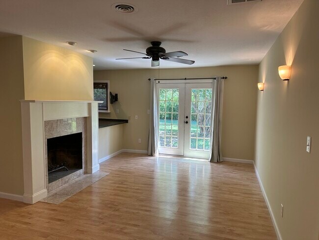 Building Photo - Three Bedroom House In Ballwin, Mo.