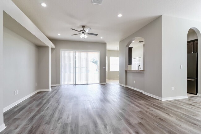 Building Photo - 16326 Laurel Garden Ct