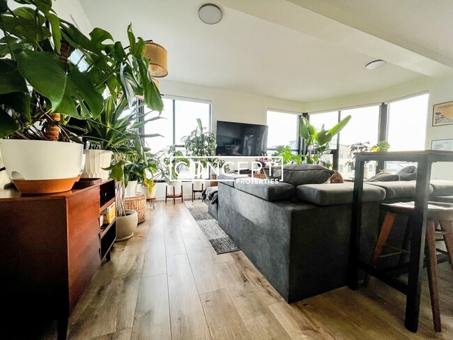 Building Photo - 2 Sewall St