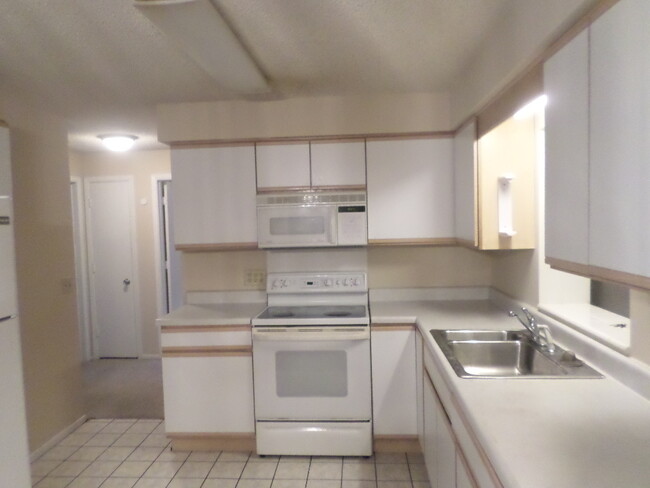 Foto del edificio - FREE 1ST MONTH RENT 3 Bed 1 Bath Home With...