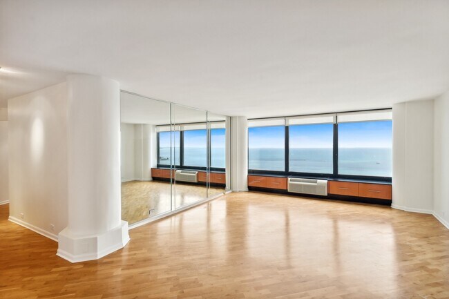 Foto del edificio - 155 N Harbor Dr