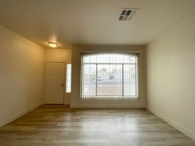 Building Photo - Cozy two-story single-family house