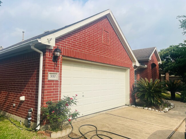 Building Photo - 3110 Keithwood Dr