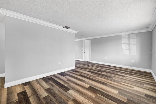 Building Photo - 7340 Ivanhoe Dr