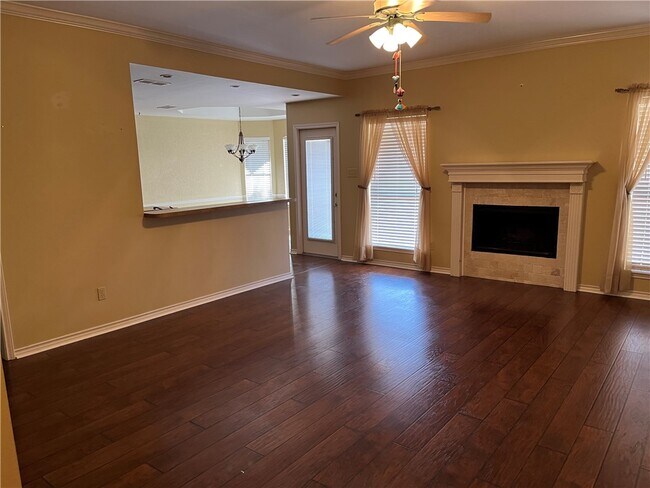 Foto del edificio - 6201 Duke Dr