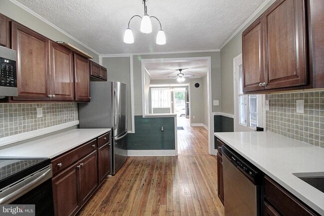 Foto del edificio - 213 E 6th St