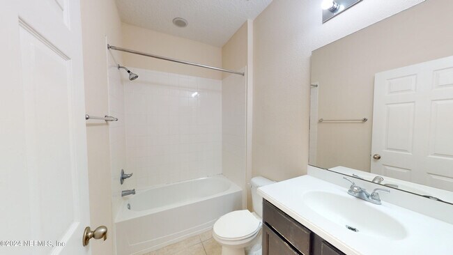 Building Photo - 12262 Silverthorn Ct