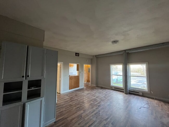 Building Photo - 167 Dupuis St