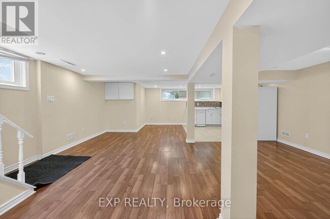 Building Photo - 3567 Queenston Dr