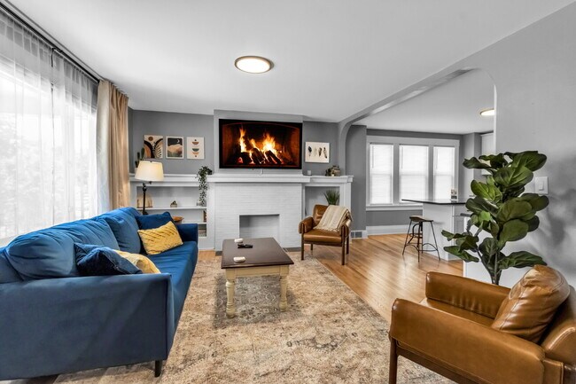 Building Photo - Furnished 7-Bedroom, 4-Bath Whole House in North Buffalo