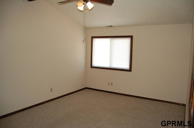 Foto del edificio - 302 1/2 Galvin Rd N