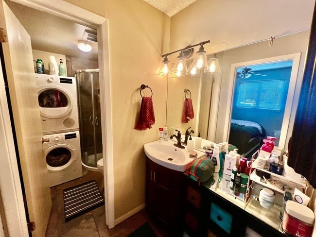 Building Photo - Beautifully updated condo in Winter Park