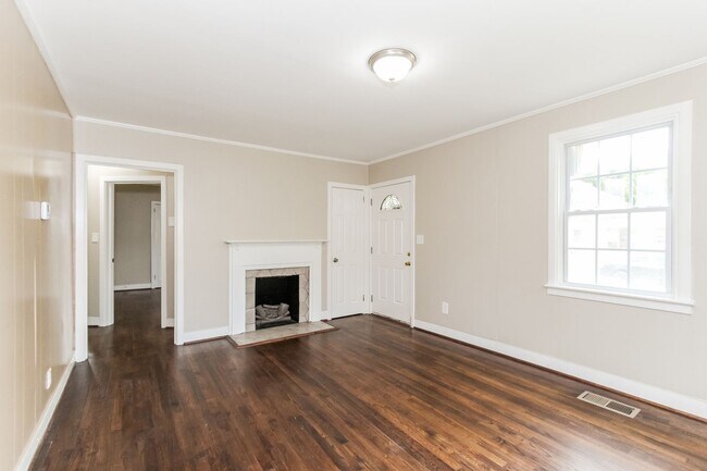 Building Photo - 208 22nd St SW