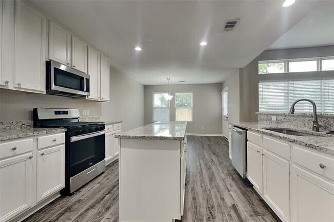 Building Photo - 9915 Tulip St
