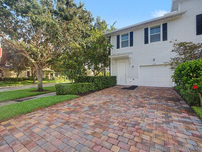 Building Photo - 1334 S Community Dr