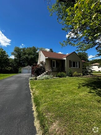 Building Photo - 425 S Trooper Rd