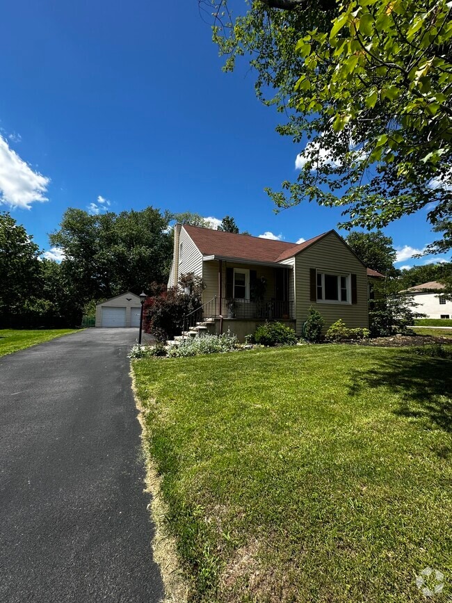Building Photo - 425 S Trooper Rd