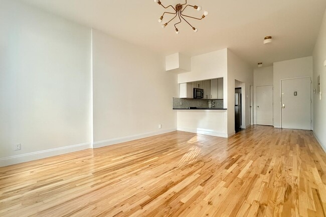 Building Photo - 346 W 52nd St