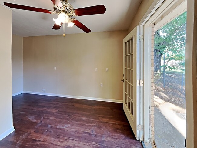 Foto del edificio - 764 Oakwood Ave