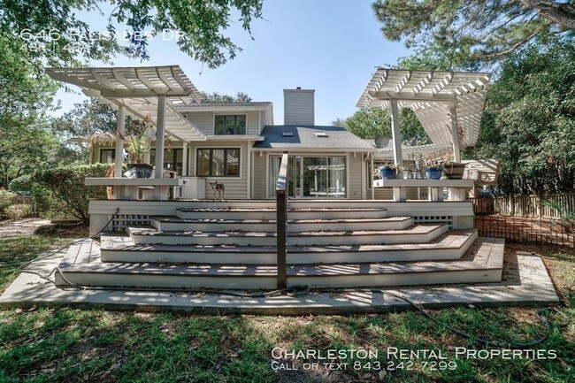 Building Photo - 646 Palisades Dr