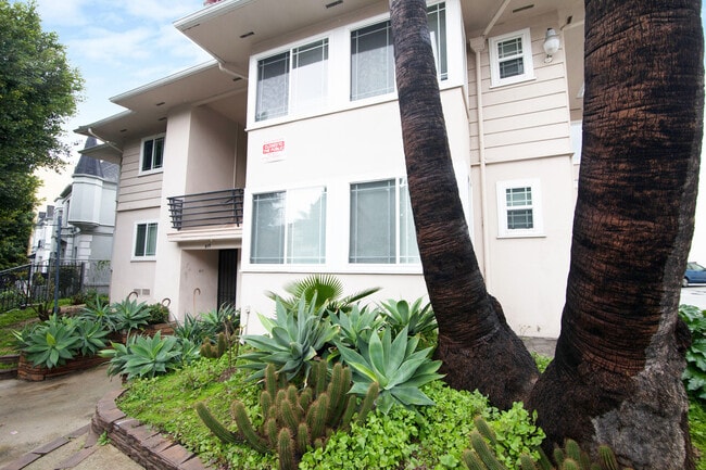 Building Photo - 819 S Serrano Ave