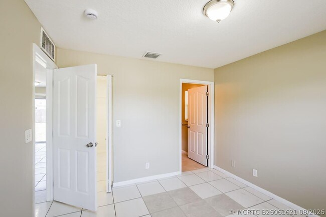 Building Photo - 1672 W Breezy Ln