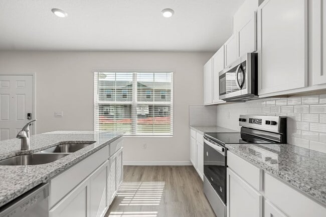Kitchen - 2745 Flushing Dr