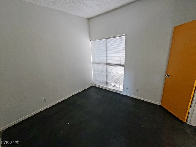 Foto del edificio - 3124 Burnham Ave